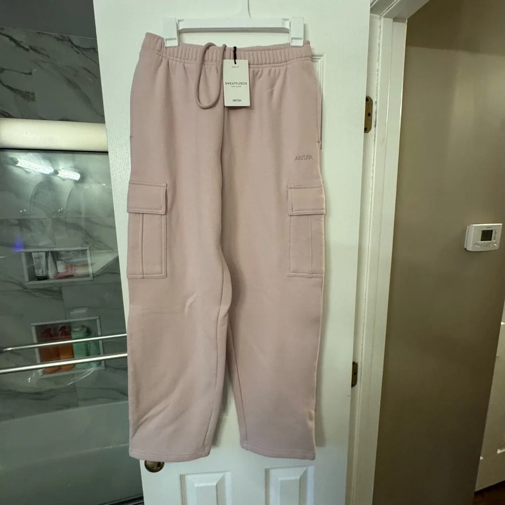 Aritzia Blush Sweatfleece Cargo Sweatpants Color Bow Pink Rose. Size Sm - Picture 1 of 4